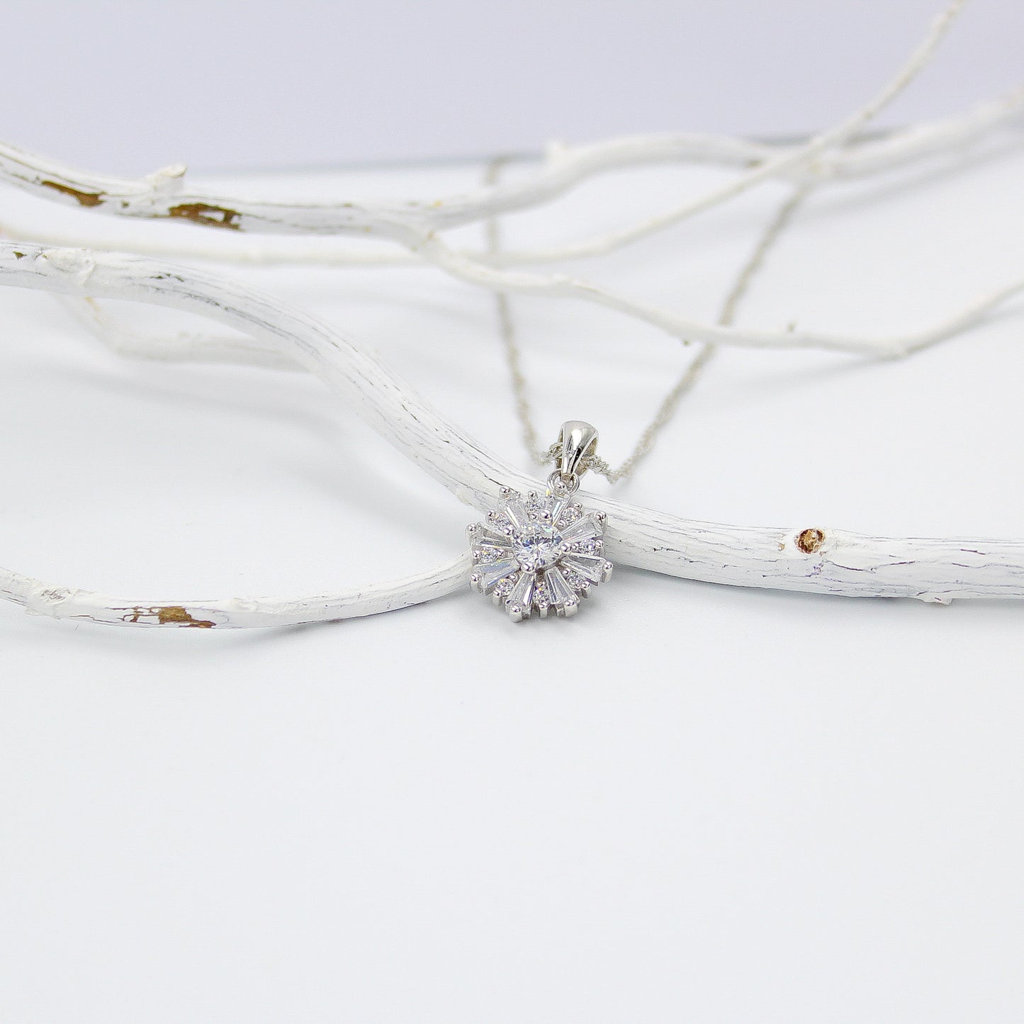 Key / Flower - 925 Sterling Silver Cubic Zirconia Flower Minimalist Necklace TE87