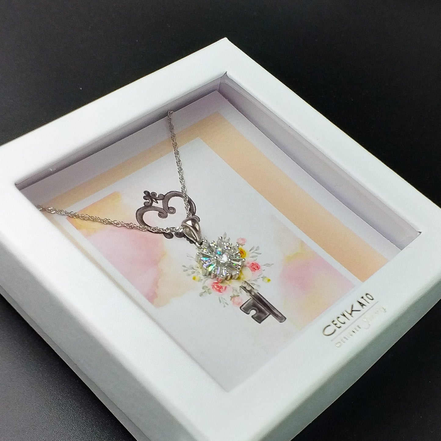 Key / Flower - 925 Sterling Silver Cubic Zirconia Flower Minimalist Necklace TE87