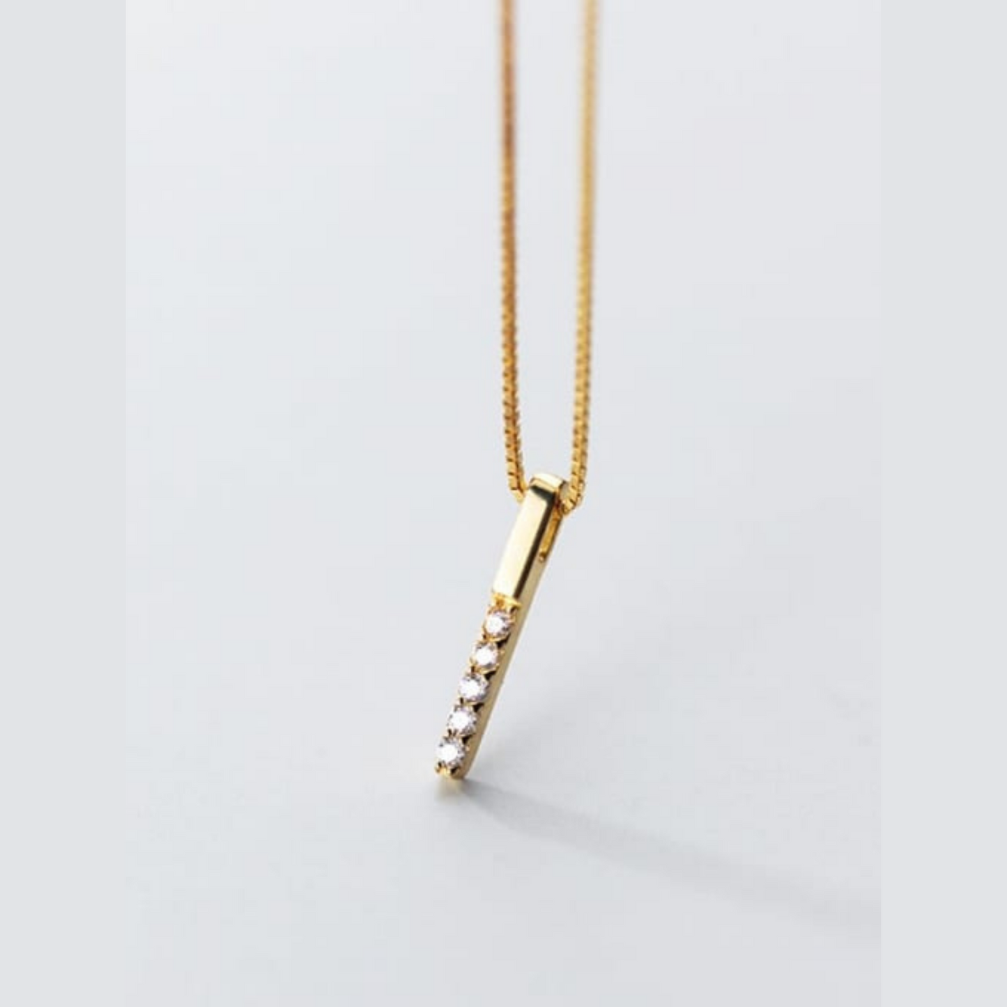 Red Hat Lady / 925 Sterling Silver Rhinestone Geometric Minimalist Necklace TE493