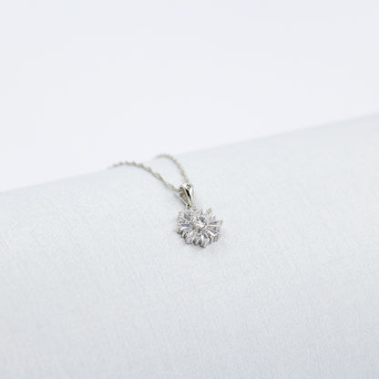 Birthday / Wife - The World's Best- 925 Sterling Silver Cubic Zirconia Flower Minimalist necklace TE8L27W2