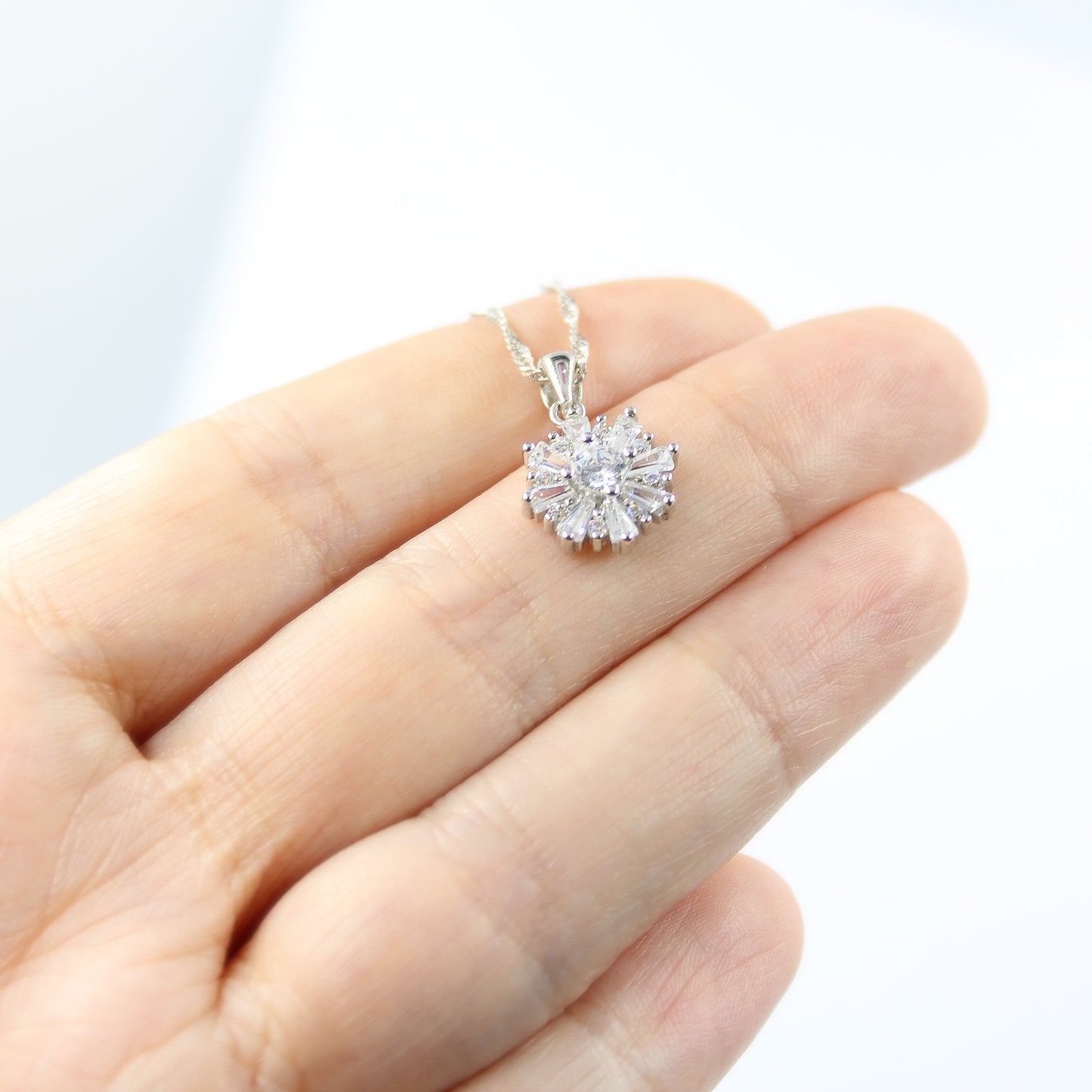 Birthday / Wife - The World's Best- 925 Sterling Silver Cubic Zirconia Flower Minimalist necklace TE8L27W2