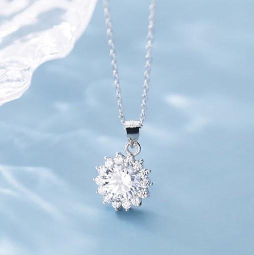 White Floral Pattern -  925 Sterling Silver Cubic Zirconia Round Minimalist Necklace TE296