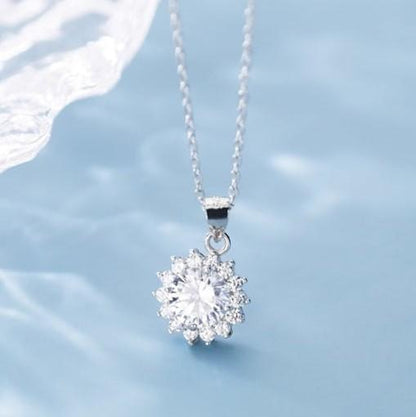 White Floral Pattern -  925 Sterling Silver Cubic Zirconia Round Minimalist Necklace TE296